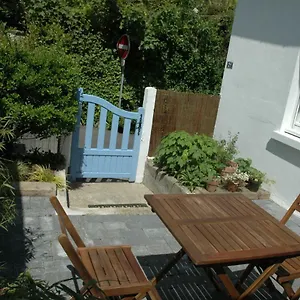 Maisonnette à ; La Bleue , Étables France