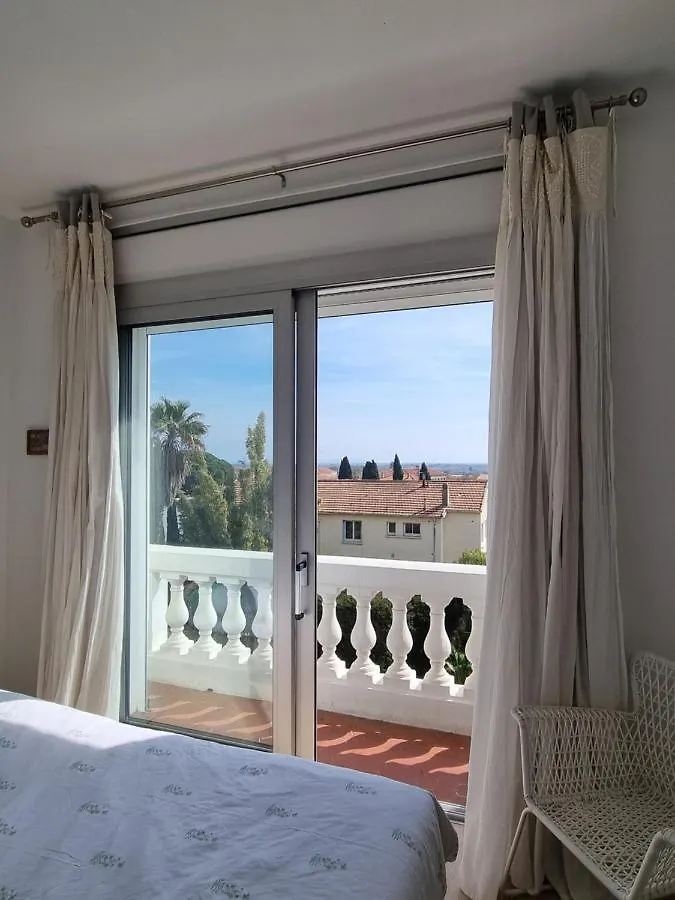 Homestay szállás Villa Marguerite Hyères Franciaország